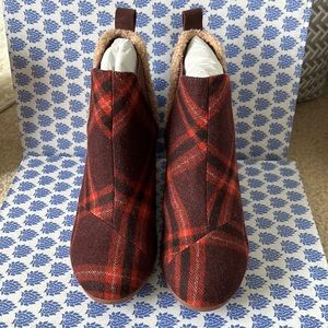 Tom’s Wedge Booties